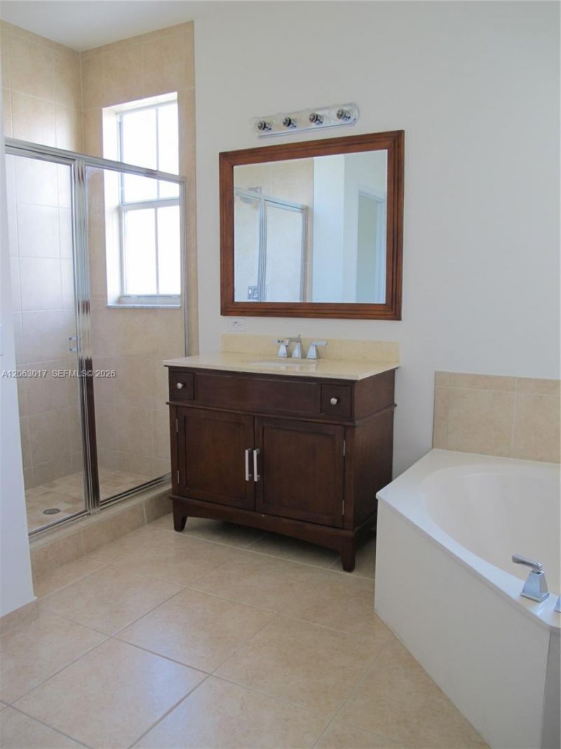 10716 NW 76th Ln, Doral, FL 33178 Photo