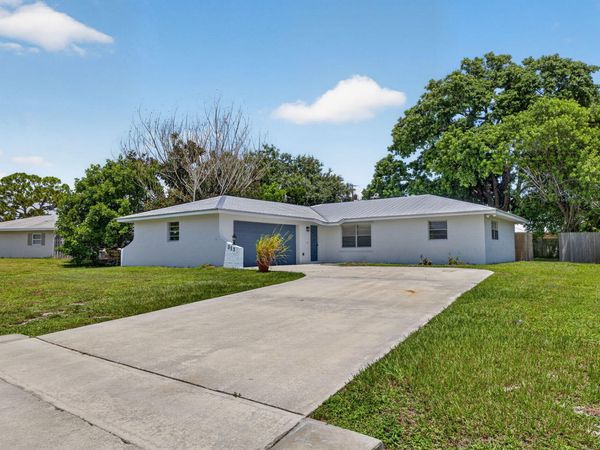 313 SE Atlas Terrace, Port St. Lucie, FL 34983