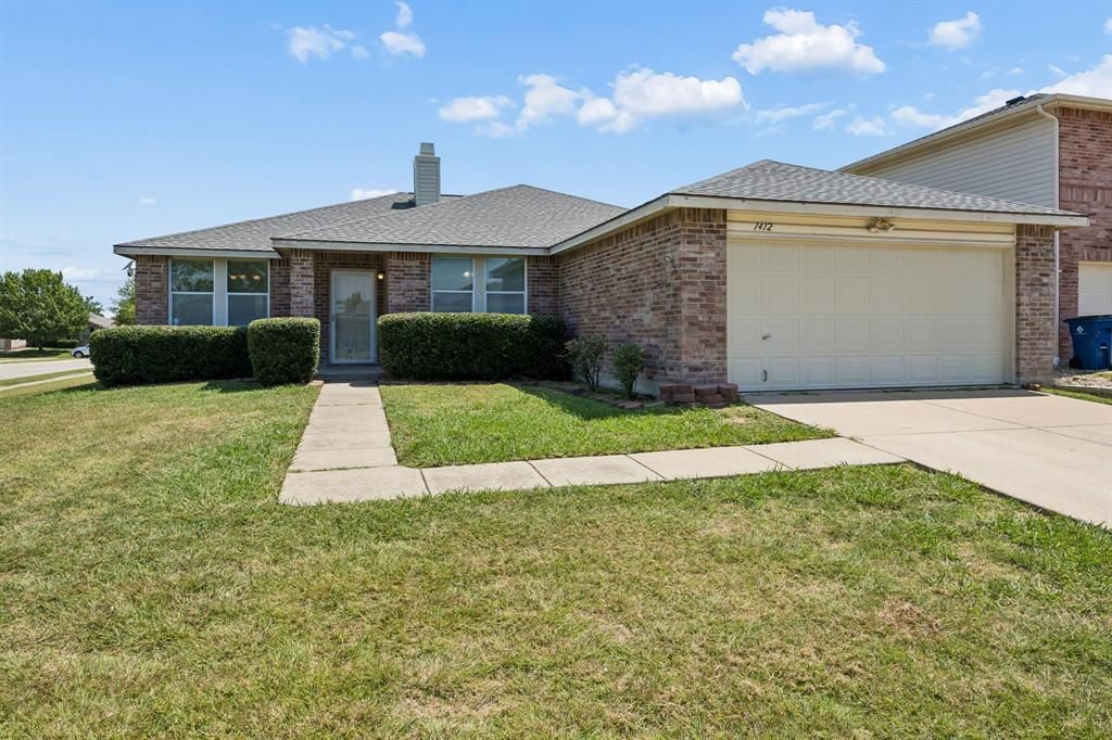 1412 Sunflower Court, Burleson, TX 76028 Main Photo