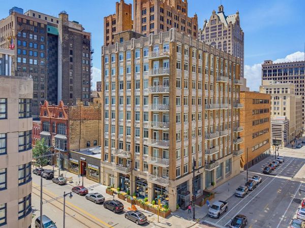 741 N Milwaukee Street, Unit 203, Milwaukee, WI 53202