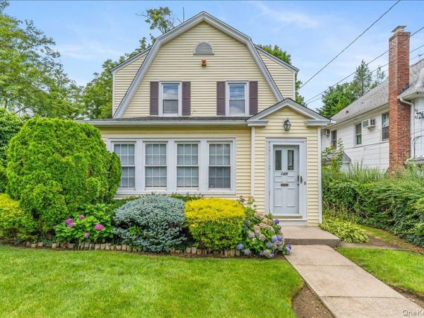 126 Hampshire Road , Great Neck, NY 11023
