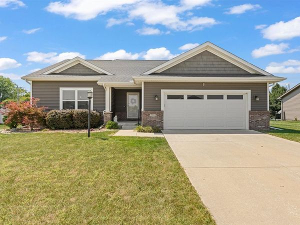 701 Red Bud Drive , Mahomet, IL 61853