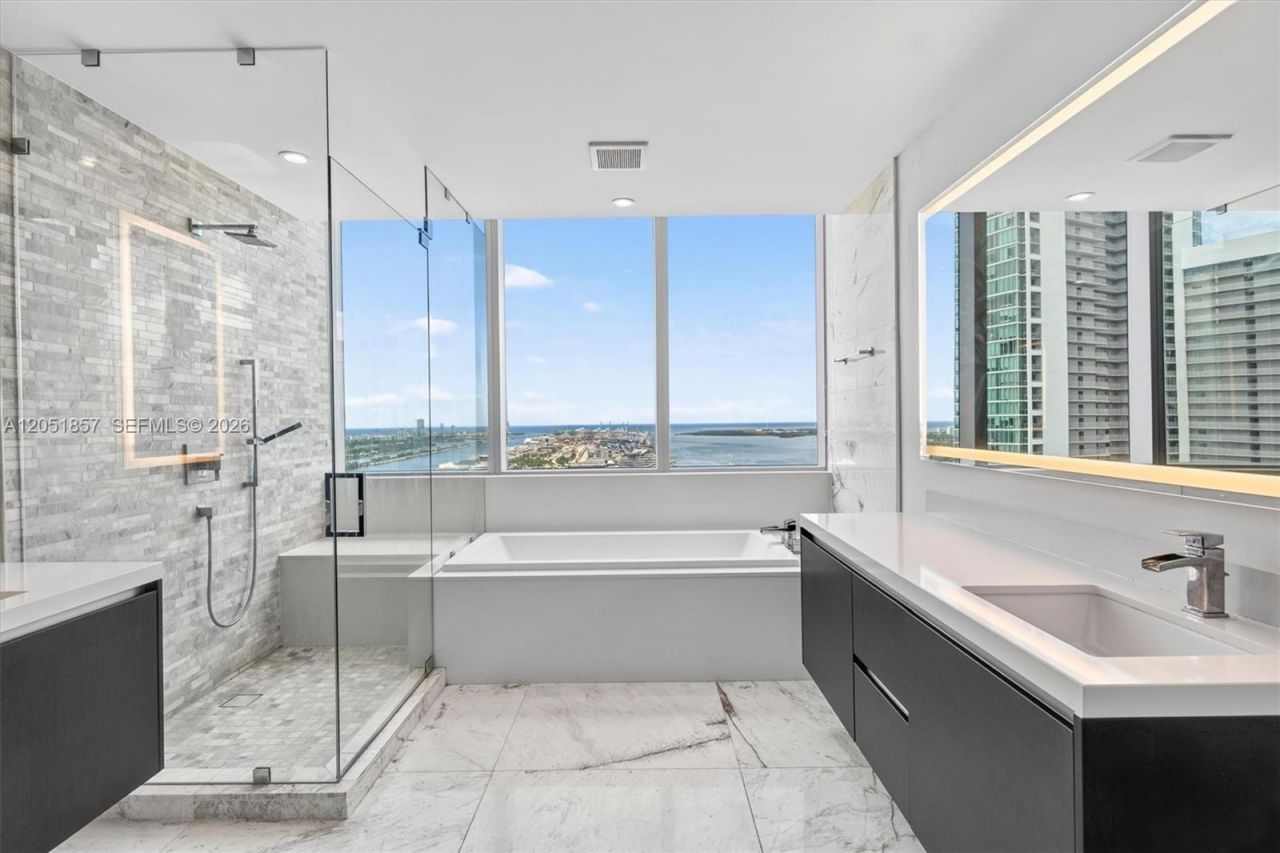851 NE 1st Ave, Unit 3611, Miami, FL 33132 Photo