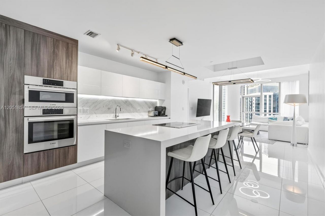 851 NE 1st Ave, Unit 3611, Miami, FL 33132 Photo