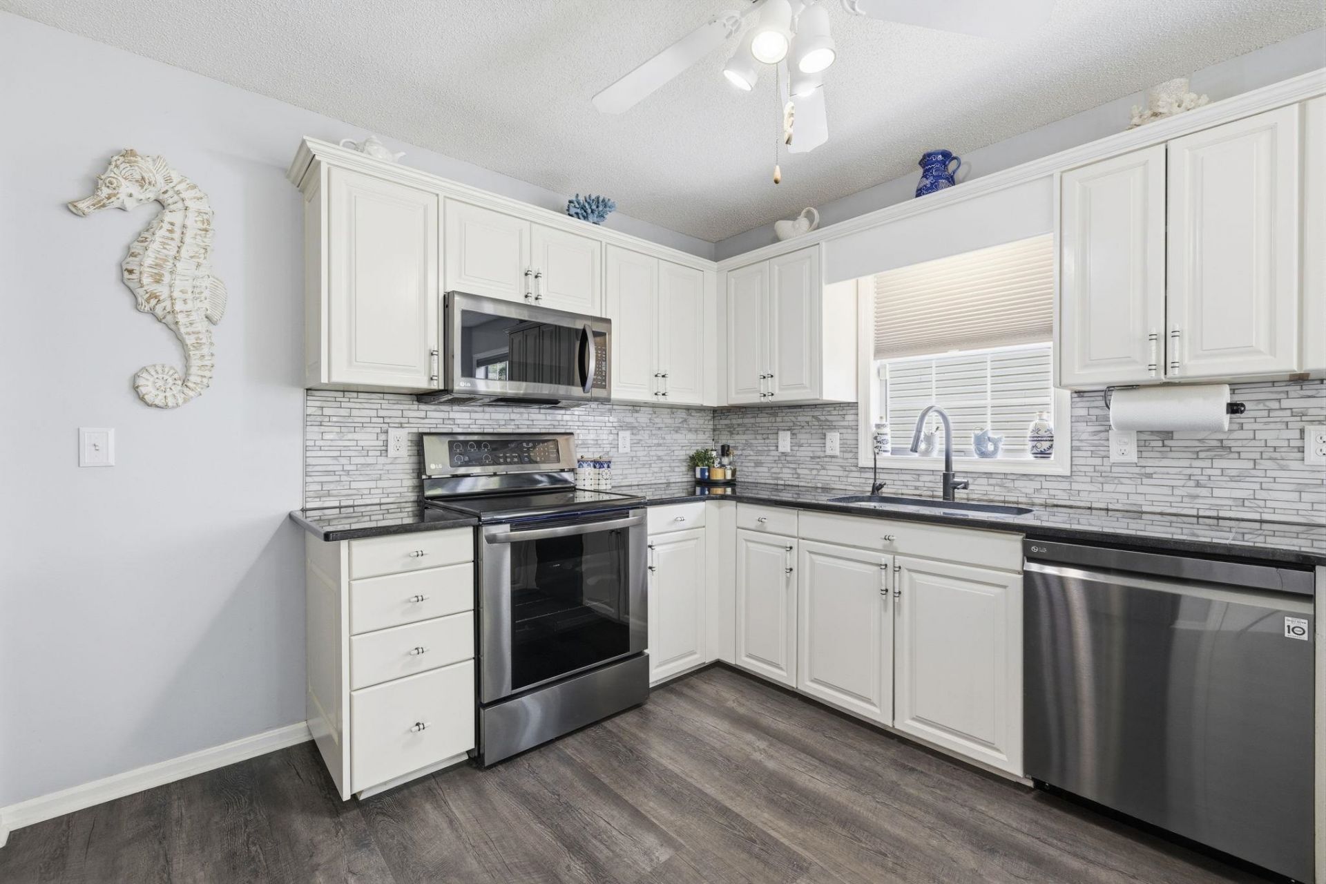 2488 Glen Dr. Photo 15