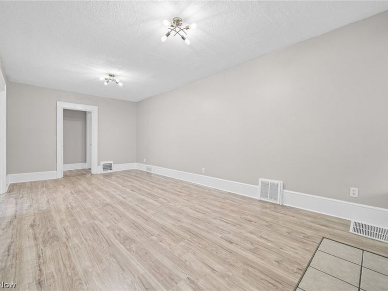 1376 Goodyear Boulevard, Akron, OH 44305 Photo 10