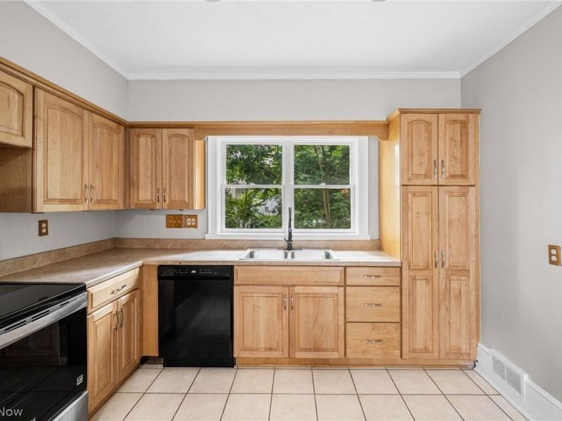 1376 Goodyear Boulevard, Akron, OH 44305 Photo 17
