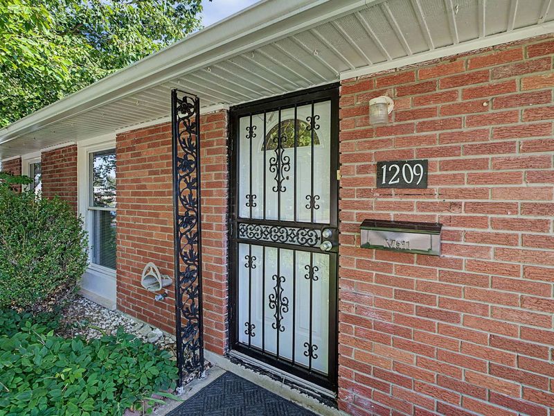 1209 Hemlock Way, New Carlisle, OH 45344 Photo 4