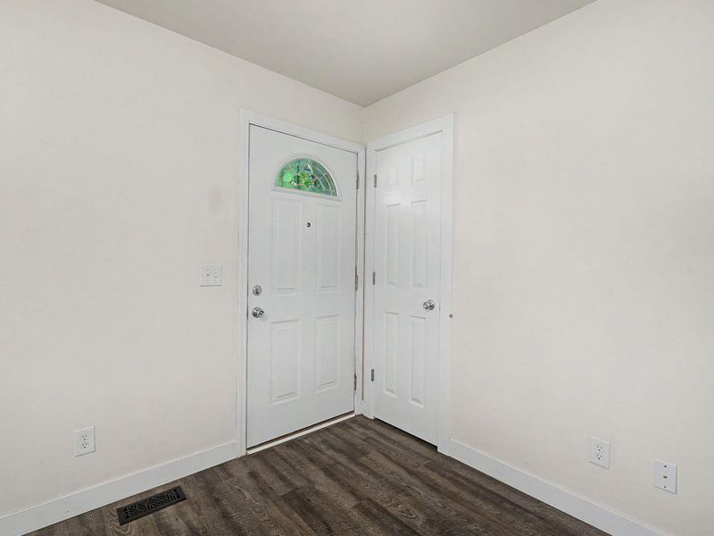 1209 Hemlock Way, New Carlisle, OH 45344 Photo 5