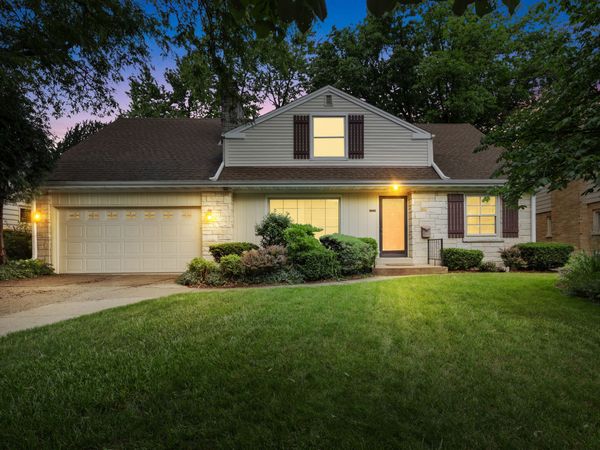 7212 Aetna Ct, Wauwatosa, WI 53213