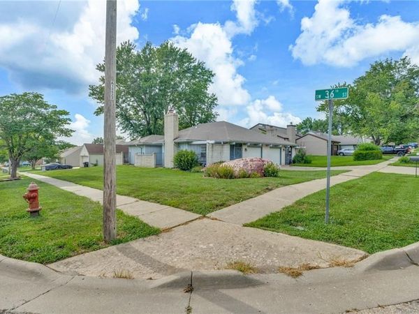3563 SW Cambridge Avenue, Topeka, KS 66614