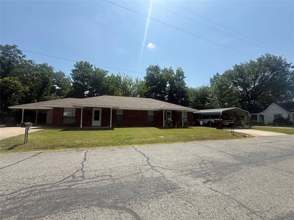 600 & 602 Cedar Street , Bonham, TX 75418