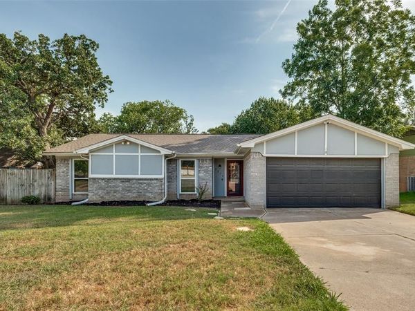3217 Meadow Wood Lane, Bedford, TX 76021