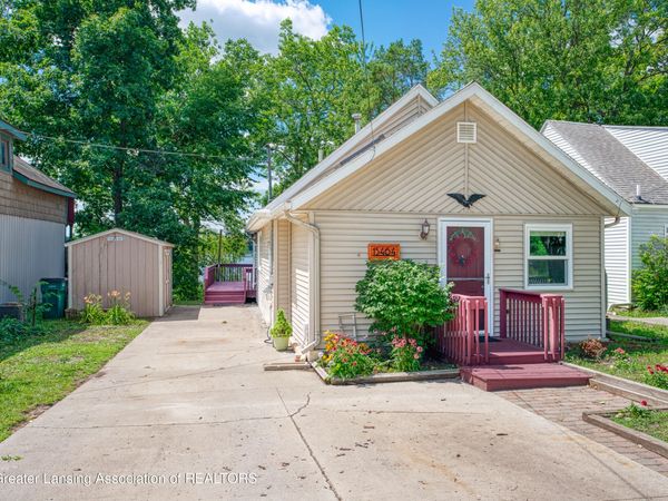 15464 Park Lake Road, East Lansing, MI 48823
