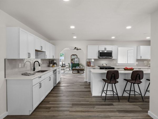 4050 Charter Oak Lane SE, Cedar Rapids, IA 52403