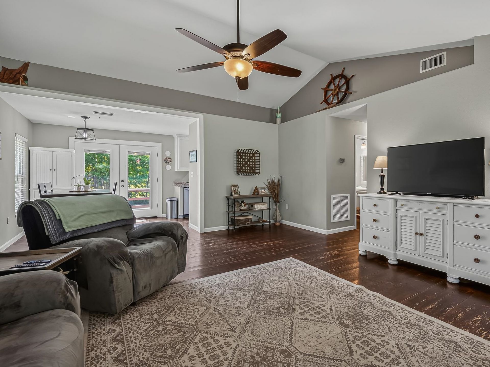 8260 Smith Creek, Sopchoppy, FL 32358 Photo