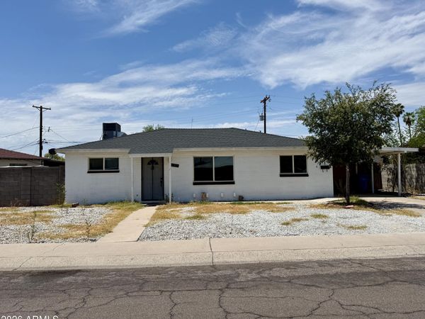 2701 W RUTH Avenue, Phoenix, AZ 85051