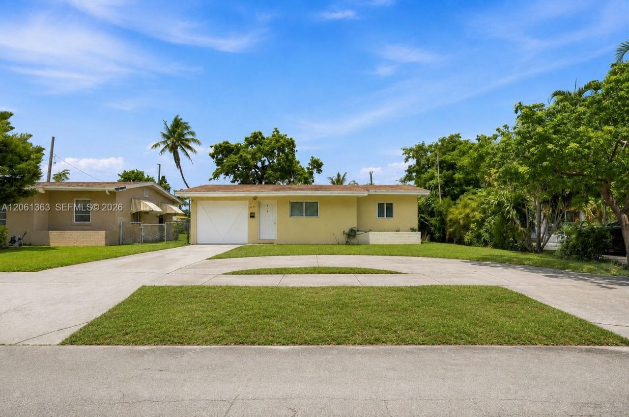 2439 Mayo St, Hollywood, FL 33020 Main Photo