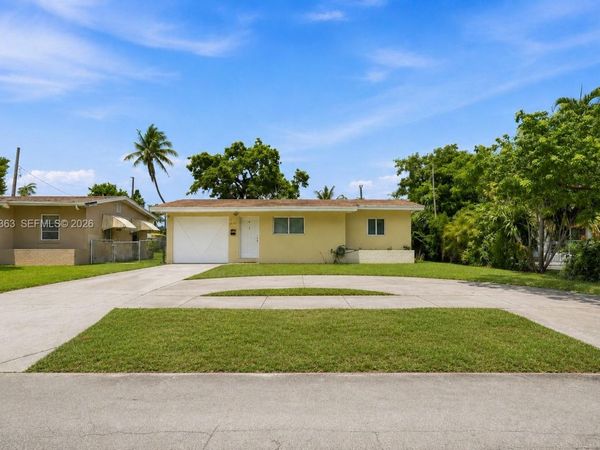 2439 Mayo St , Hollywood, FL 33020