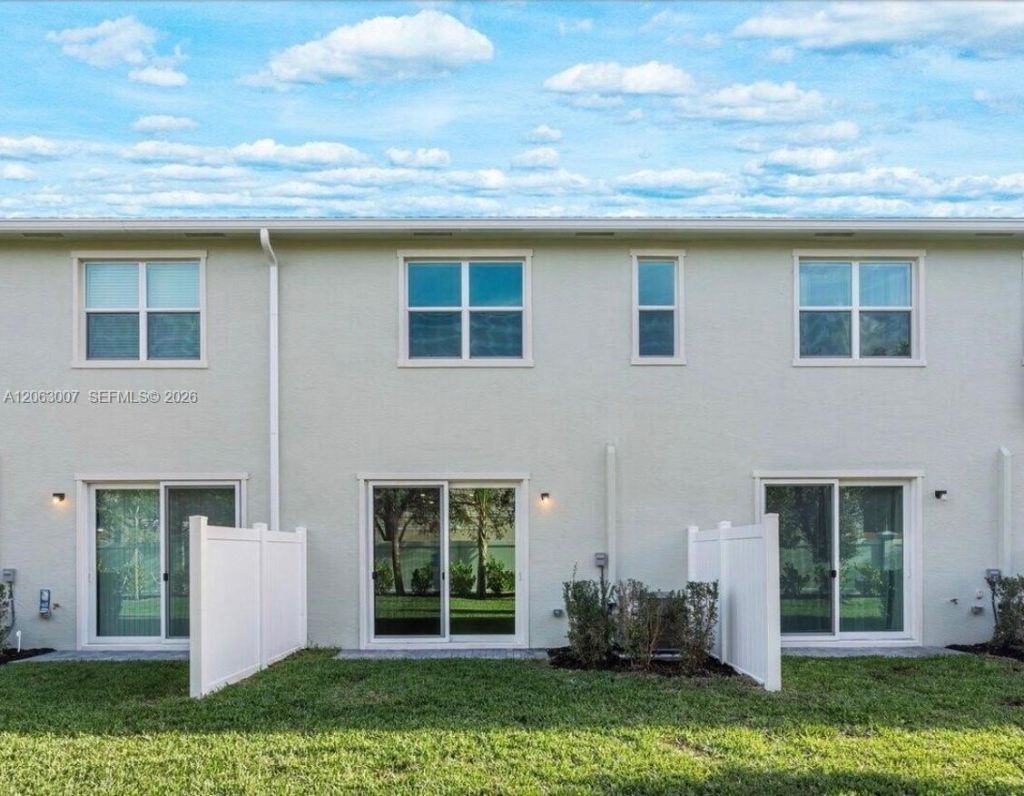 223 SE Woodbark St, Unit 223, Port Saint Lucie, FL 34984 Photo