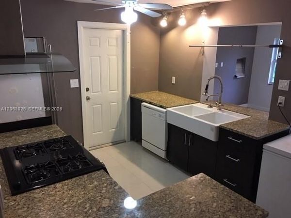 7521 NW 23rd St , Sunrise, FL 33313