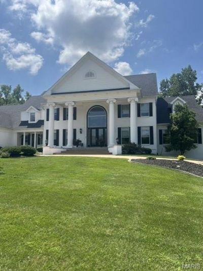 12874 Thornhill Court , Town and Country, MO 63131 Main Photo
