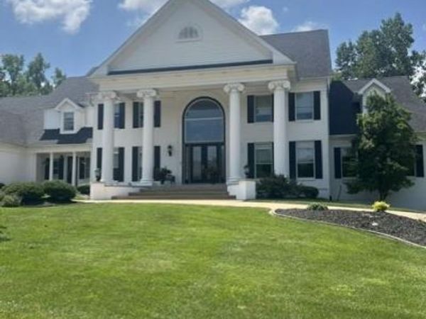 12874 Thornhill Court , Town and Country, MO 63131