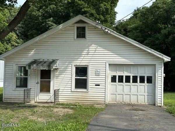 7 Madison Avenue, Ravena, NY 12143