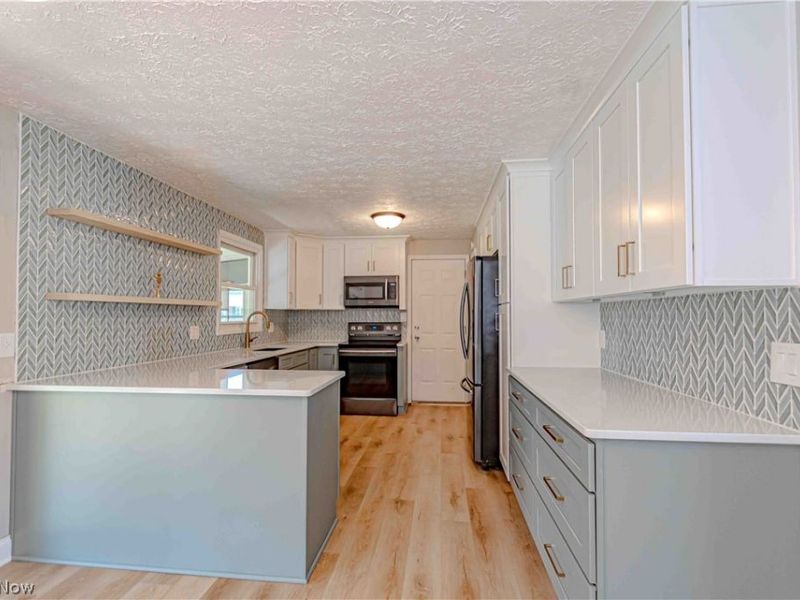932 Richards Drive, Louisville, OH 44641 Photo 10