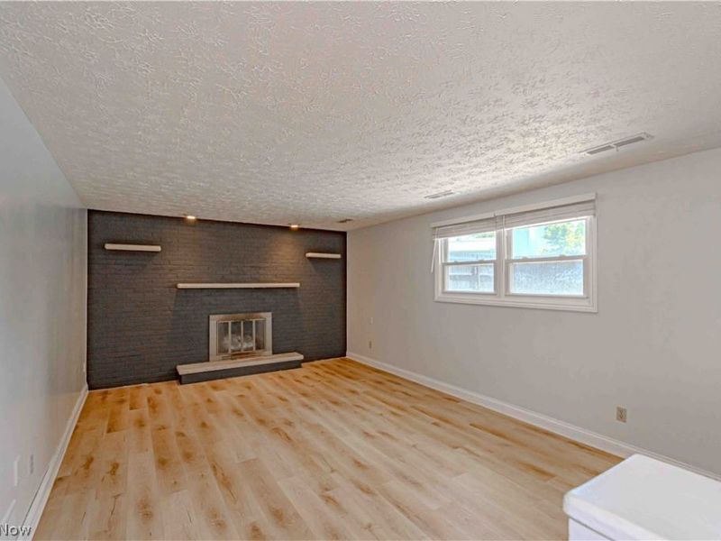 932 Richards Drive, Louisville, OH 44641 Photo 13