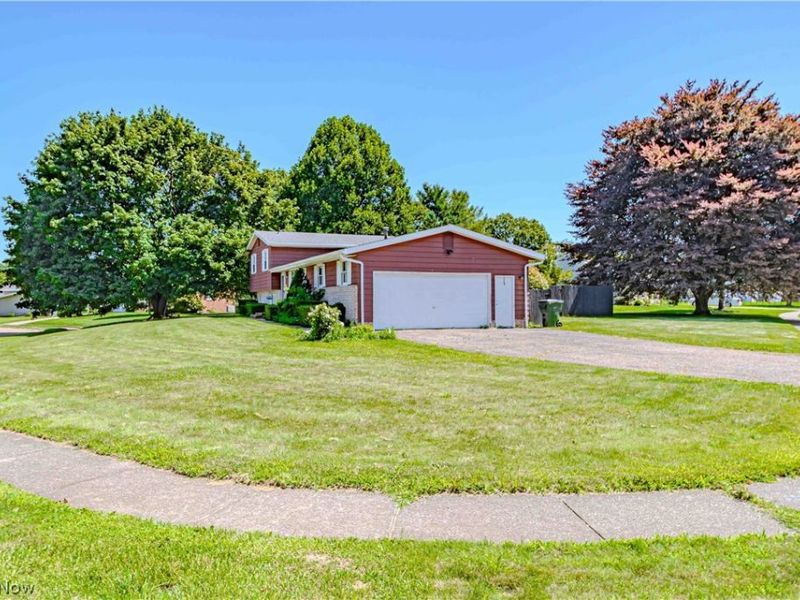 932 Richards Drive, Louisville, OH 44641 Photo 3