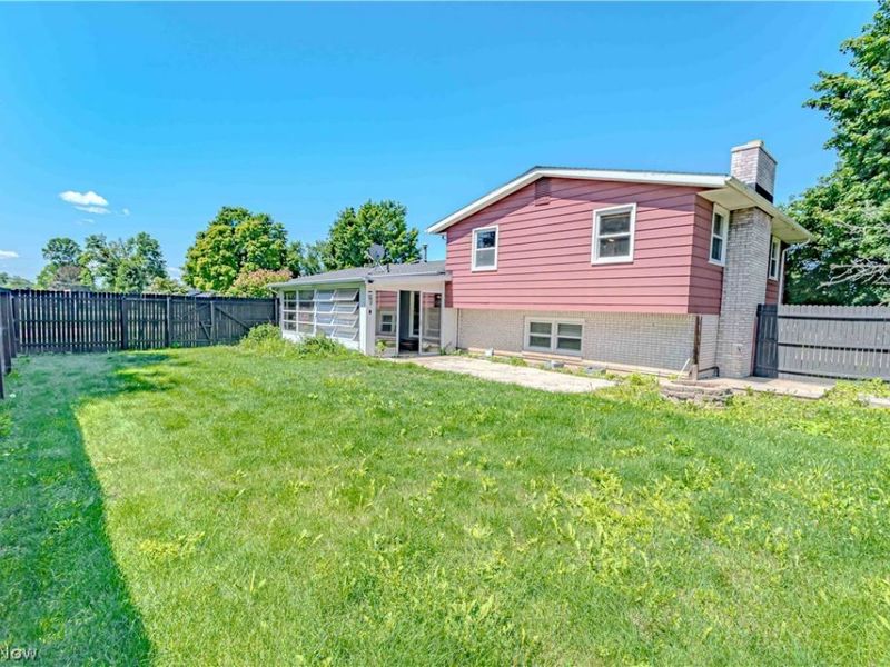 932 Richards Drive, Louisville, OH 44641 Photo 4