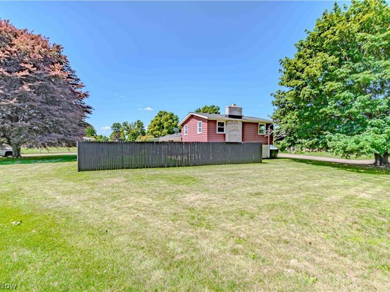 932 Richards Drive, Louisville, OH 44641 Photo 5
