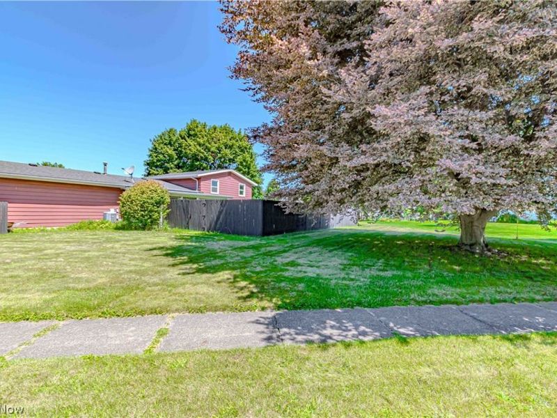 932 Richards Drive, Louisville, OH 44641 Photo 6