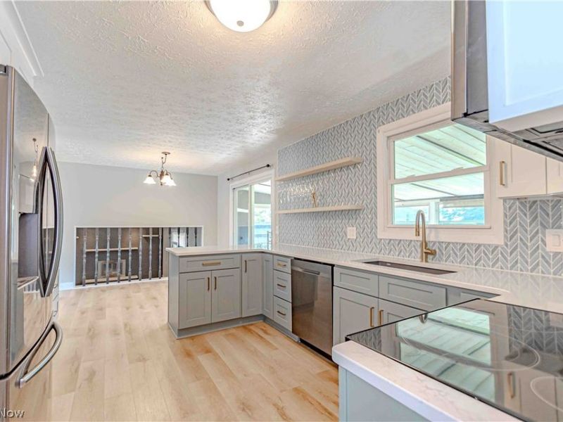 932 Richards Drive, Louisville, OH 44641 Photo 7