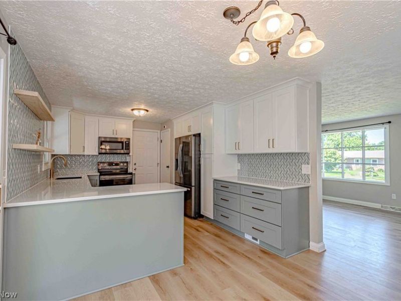 932 Richards Drive, Louisville, OH 44641 Photo 9