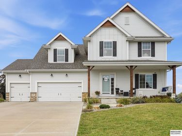 11012 Superior Drive, Papillion, NE 68046