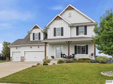 11012 Superior Drive, Papillion, NE 68046