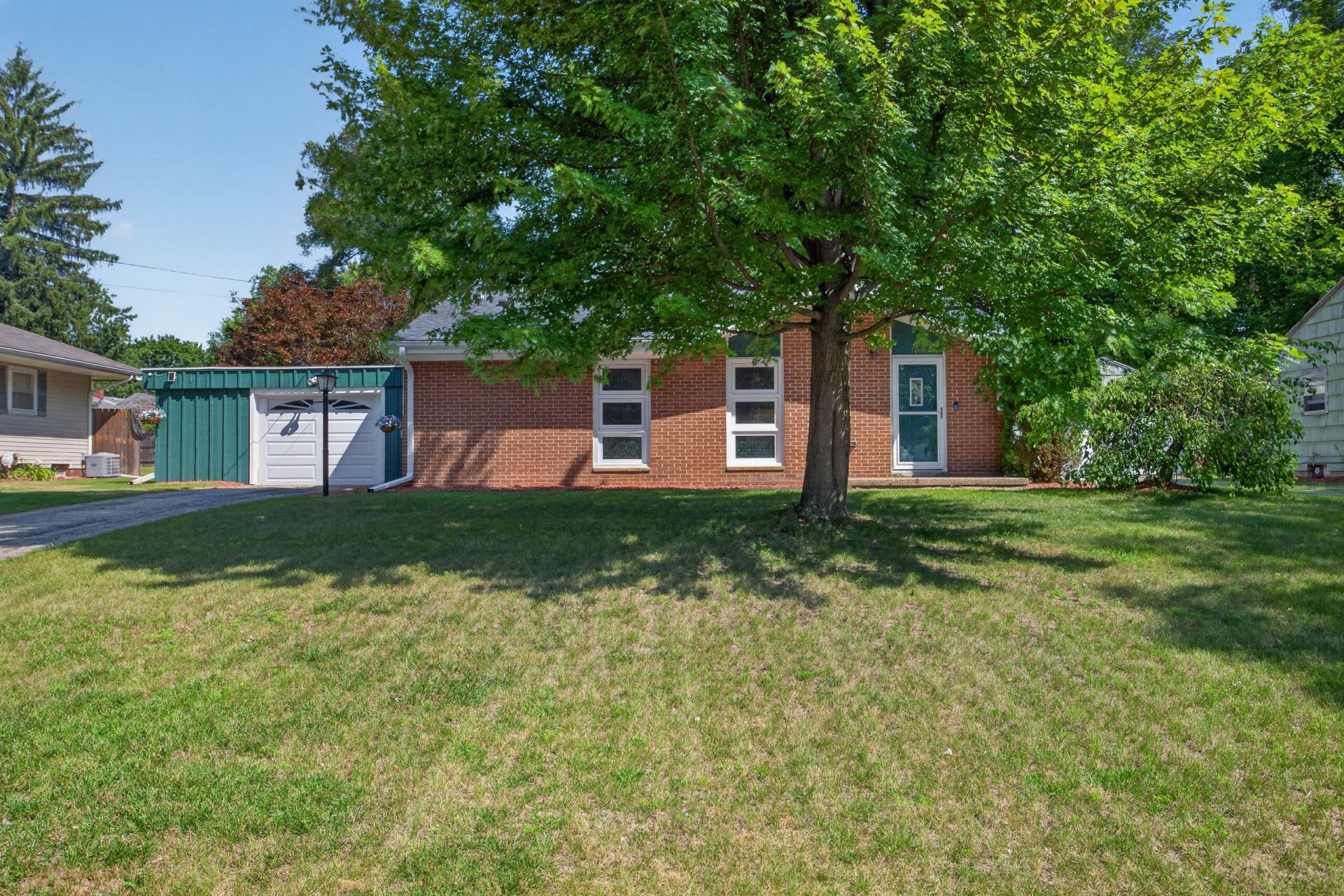 5486 Sherwood Drive, Jackson, MI 49201 Main Photo