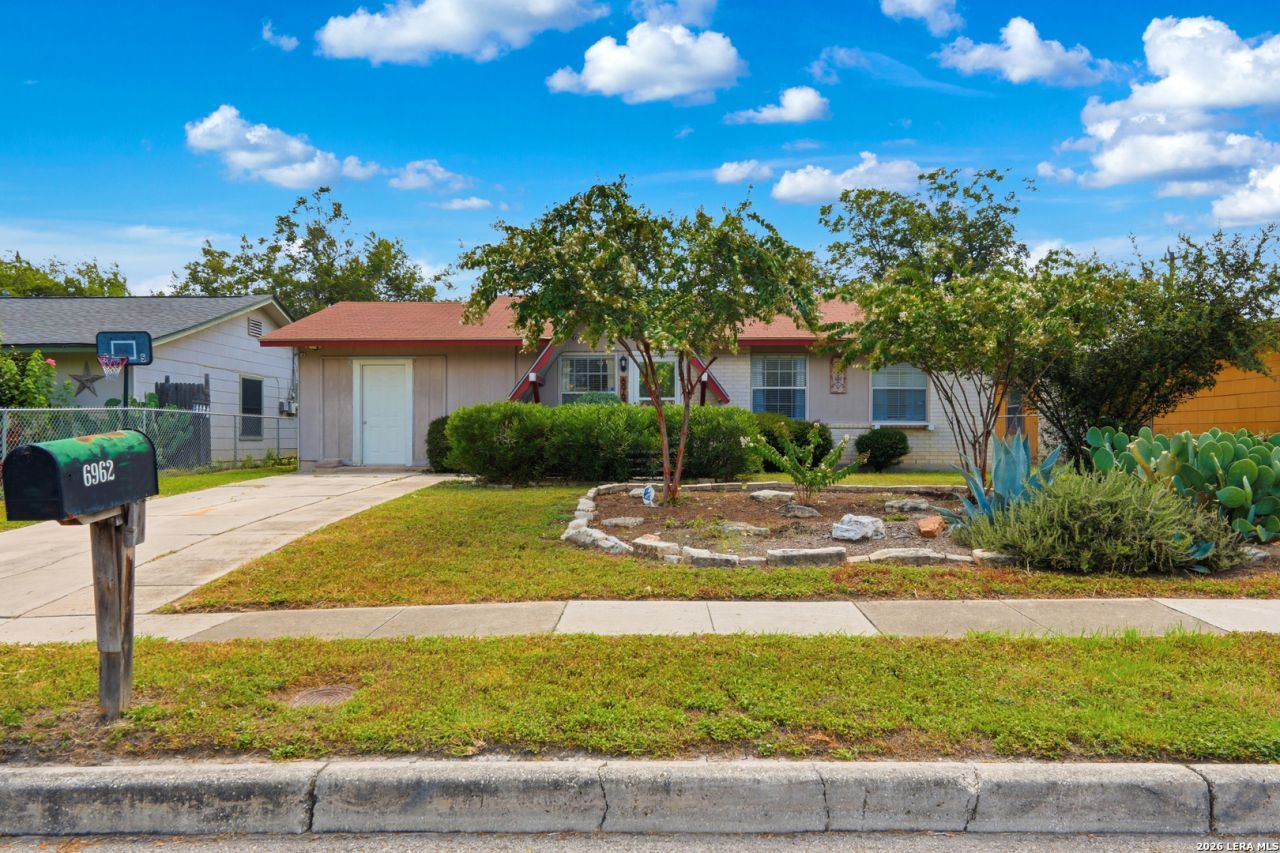 6962 Apple Valley Dr, San Antonio, TX 78242 Main Photo