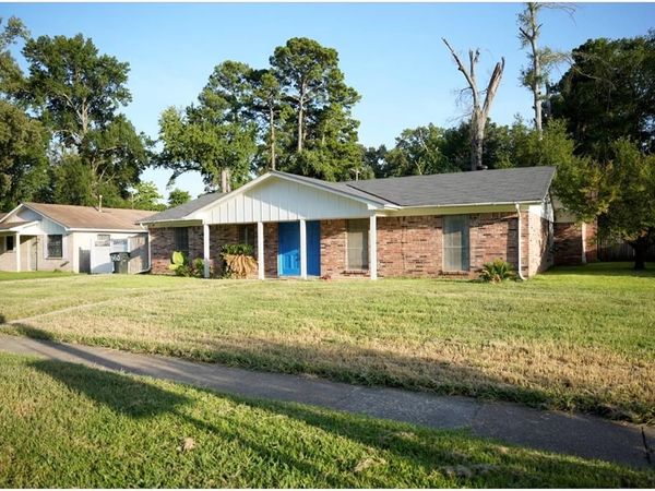 650 Hyde Park Place , Shreveport, LA 71108