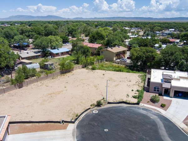 460 S Dennis Court NE, Los Lunas, NM 87031