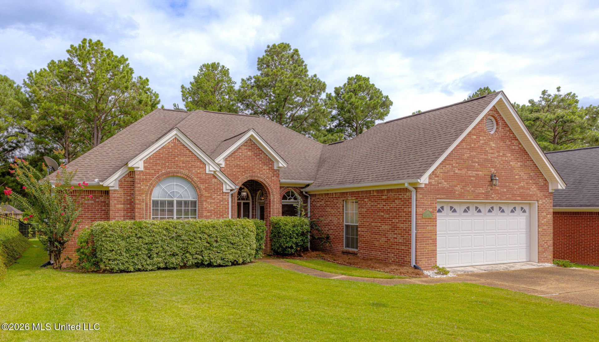 160 Apple Blossom Drive Brandon, MS 39047
