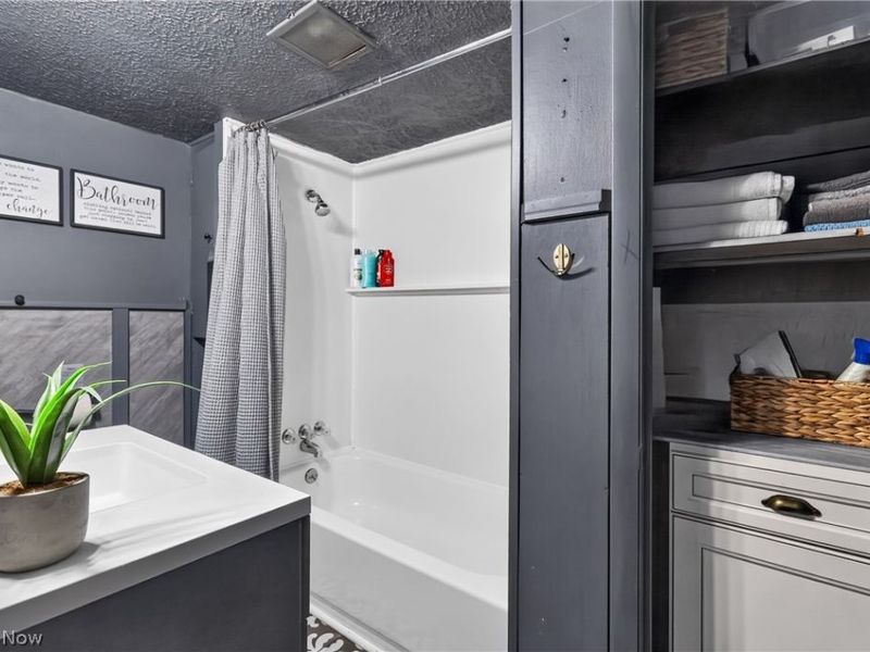 1529 Longfellow Court NE, Warren, OH 44483 Photo 14