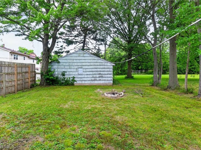 1529 Longfellow Court NE, Warren, OH 44483 Photo 24