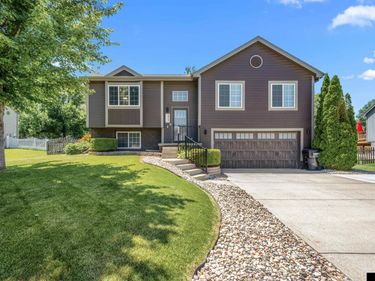 1910 Southview Drive, Papillion, NE 68046