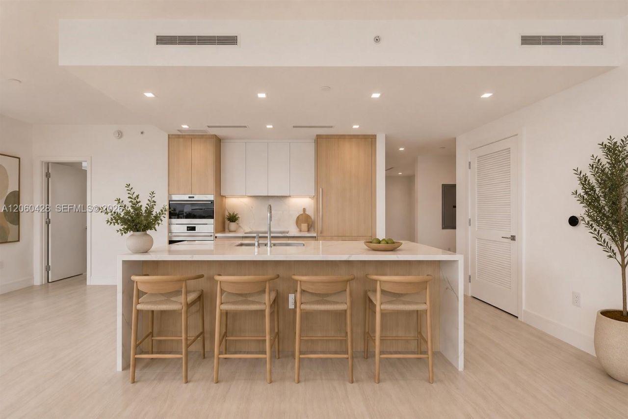 2411 Laguna Circle , Unit 306, Miami, FL 33181 Photo