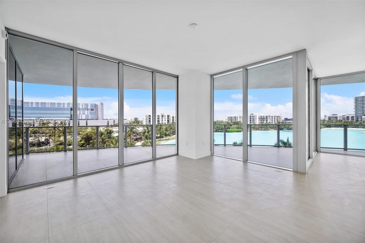 2411 Laguna Circle , Unit 306, Miami, FL 33181 Photo