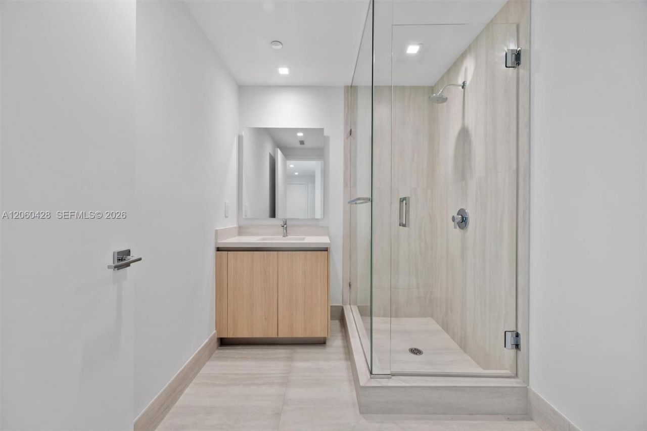 2411 Laguna Circle , Unit 306, Miami, FL 33181 Photo