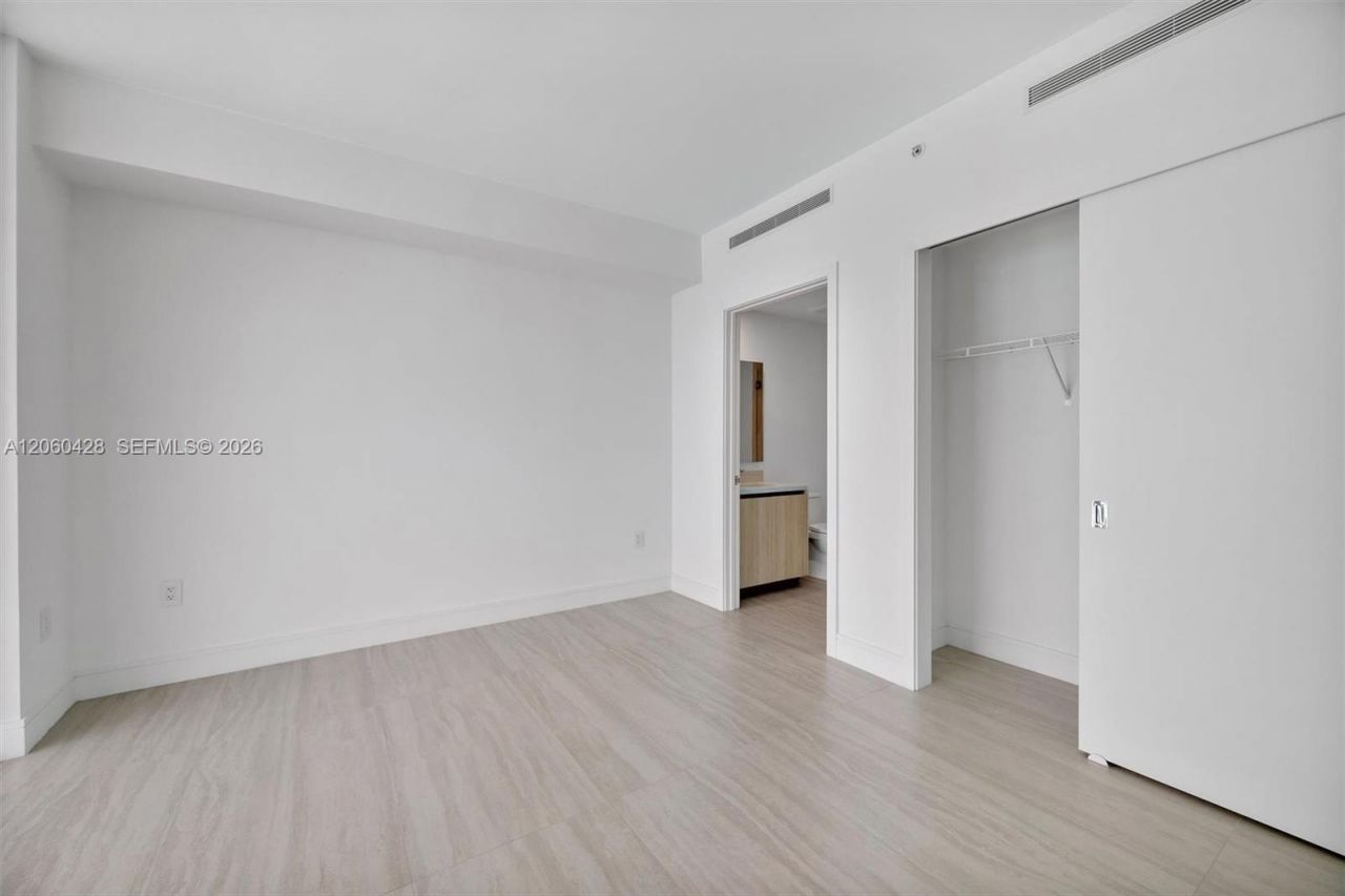 2411 Laguna Circle , Unit 306, Miami, FL 33181 Photo